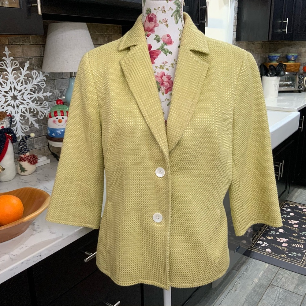 Doncaster Collection Yellow Textured Jacket Women’s 12 Button 3/4 Sleeve Lined
